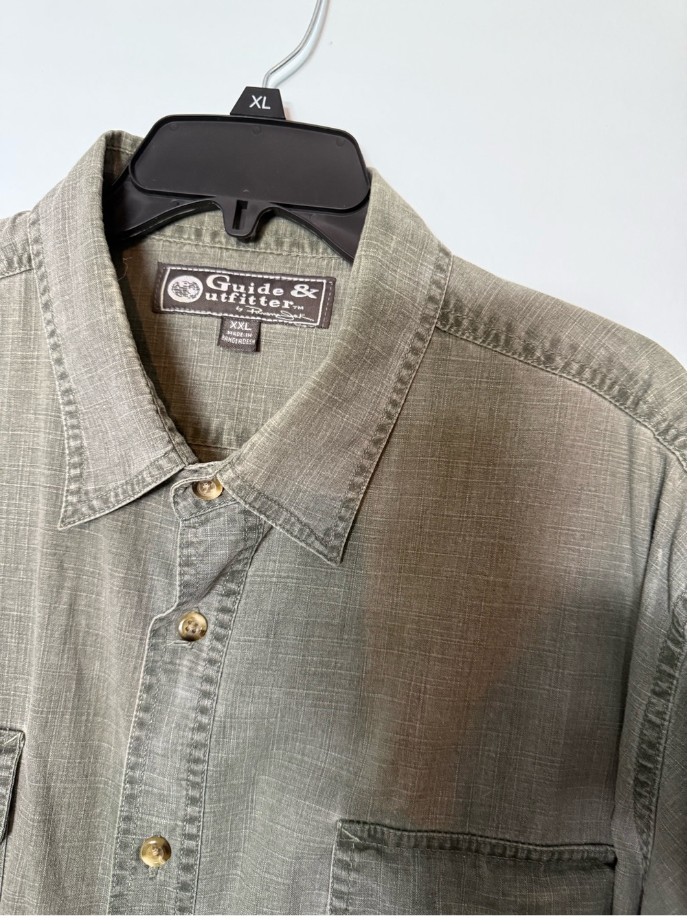 Guide & Outfitter Men's Casual Button-Down Shirt in Olive Green
